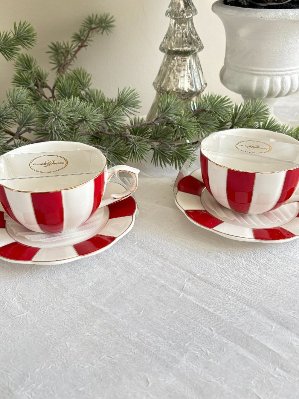 Grace Teaware Fine Porcelain Holiday Red Gold WH Stripe Tea Cups & Saucers 4PC